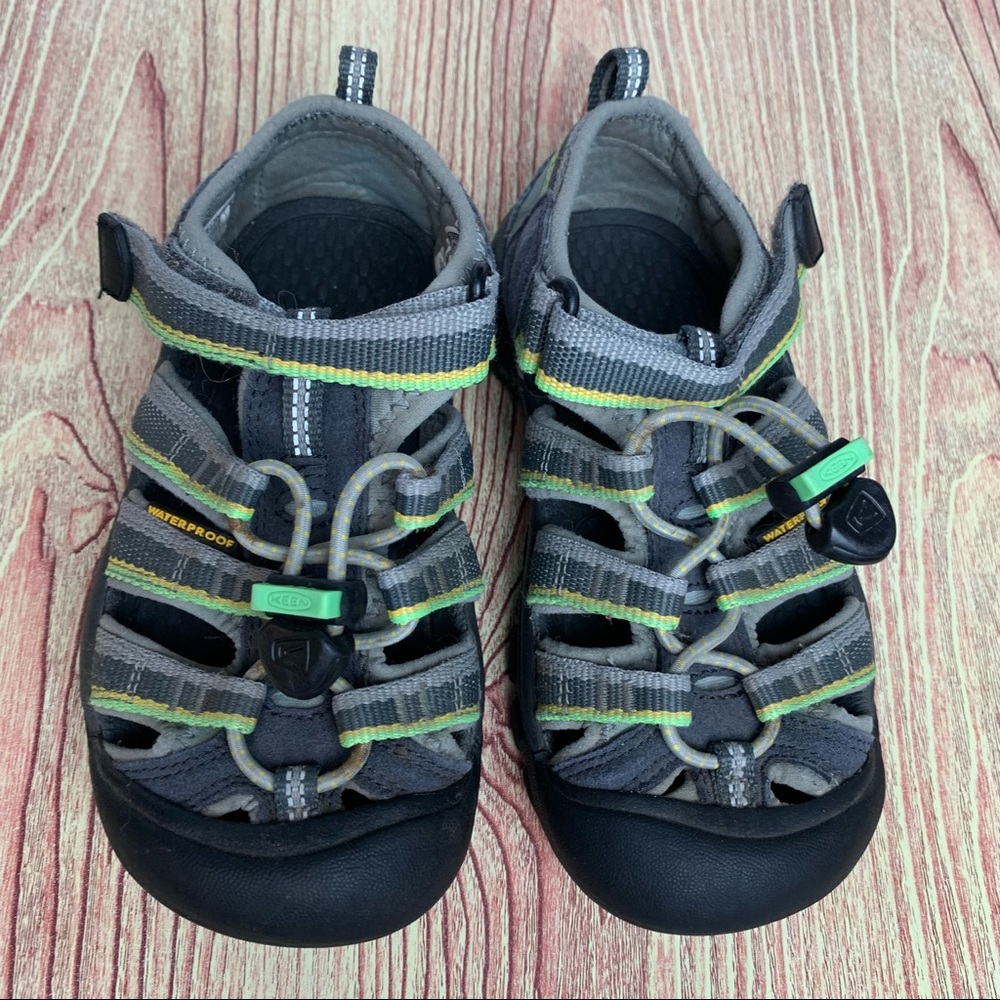 Keen Newport closed toe water shoe size 11